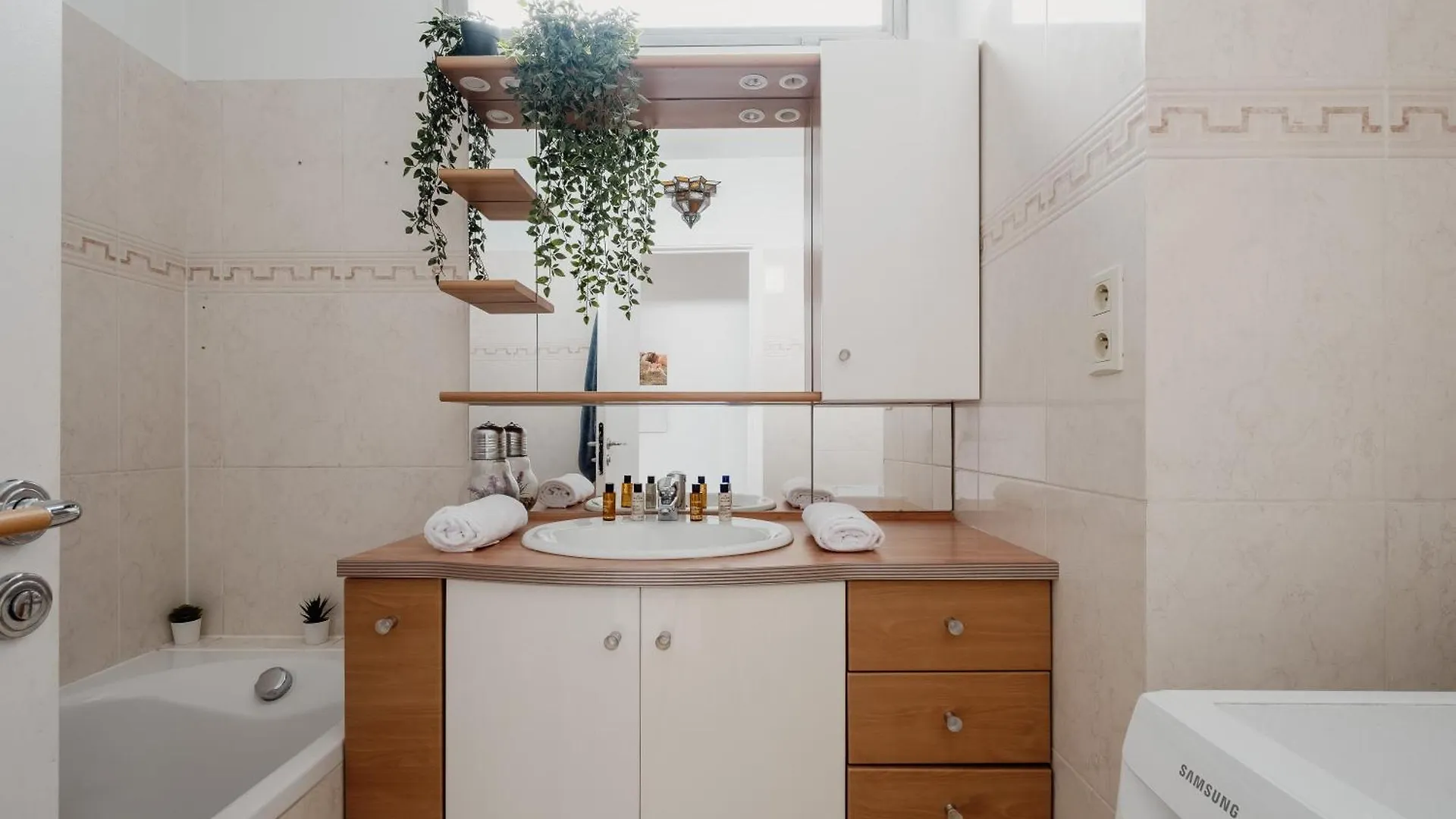 Veeve - Comforts By The Eiffel Tower Apartment